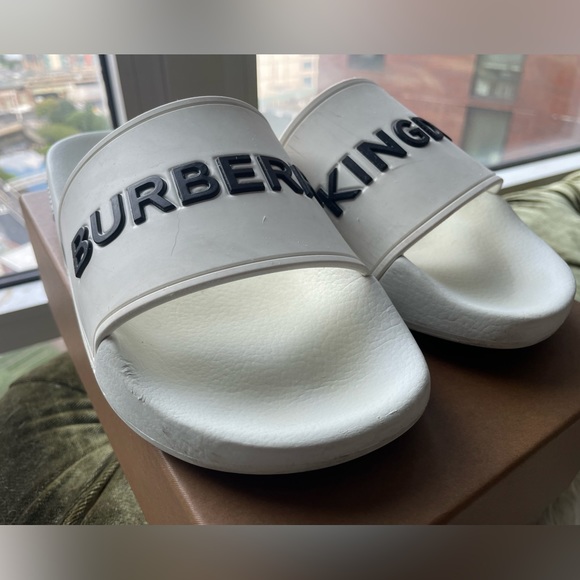 Burberry Kingdom LOGO SLIDES - Picture 5 of 16
